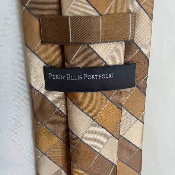 Perry Ellis - Picture 3 of 4